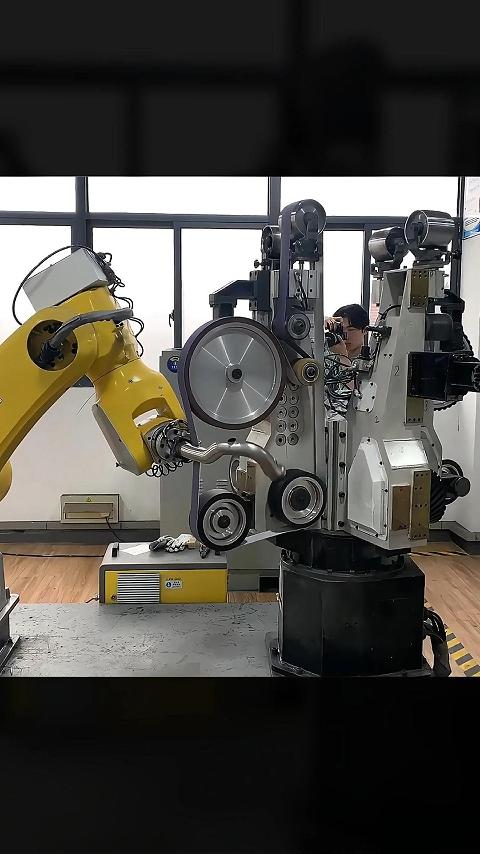 制造业精加工神器：六轴自动抛光去毛刺机器人